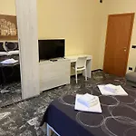 Cameracafe בית הארחה *